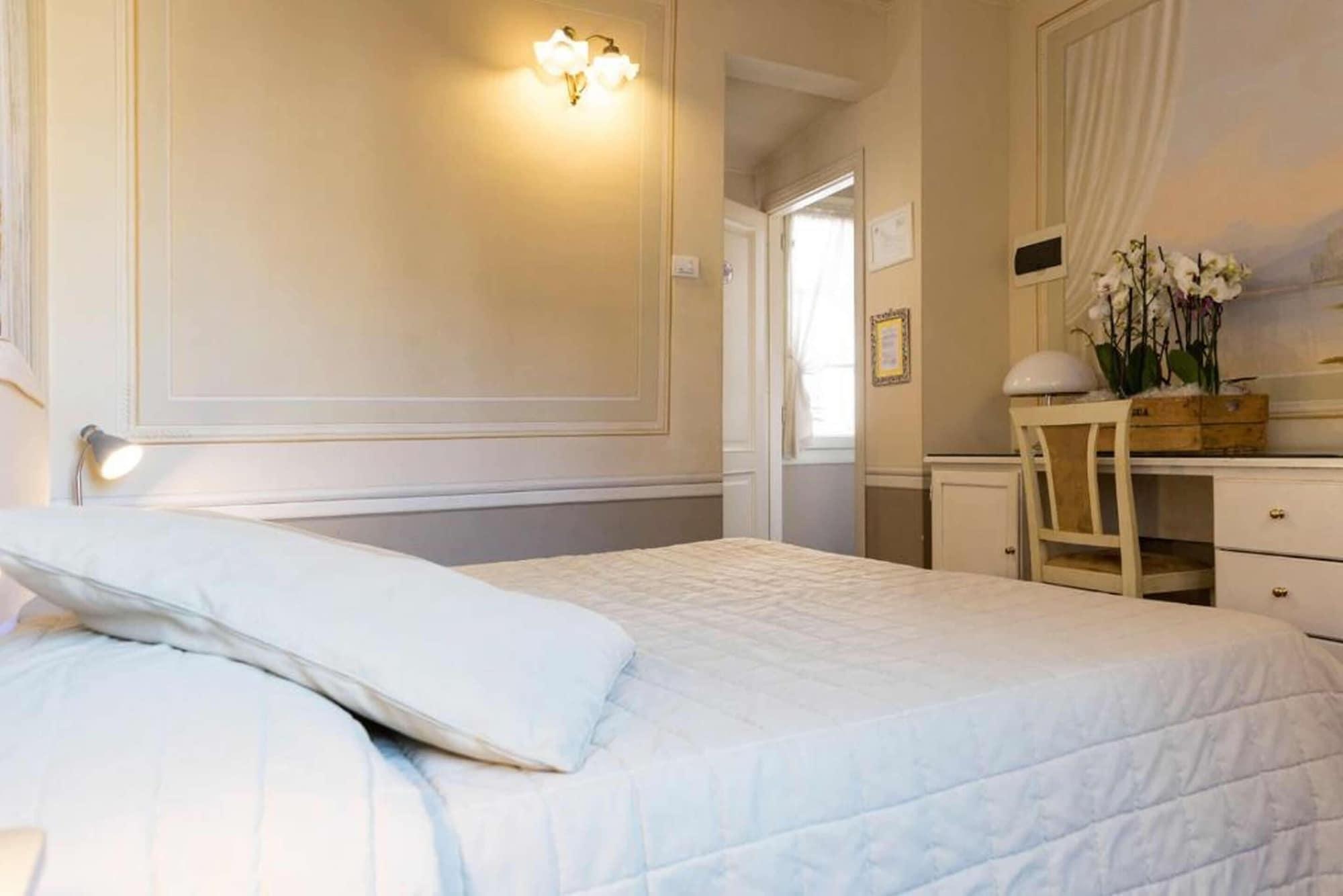 Hotel Alla Corte Degli Angeli Lucques Extérieur photo