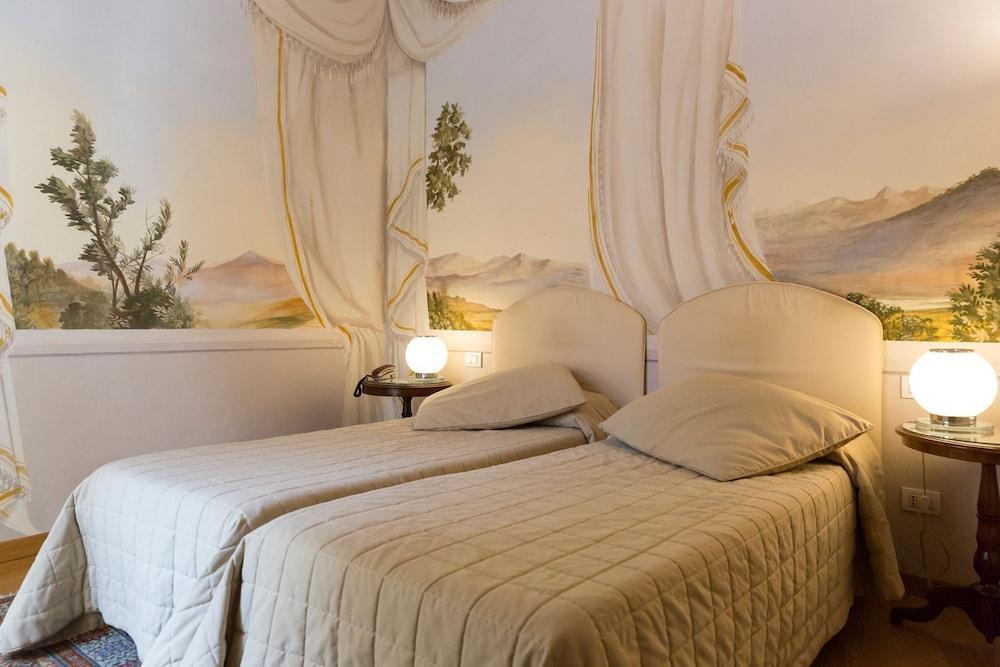 Hotel Alla Corte Degli Angeli Lucques Extérieur photo